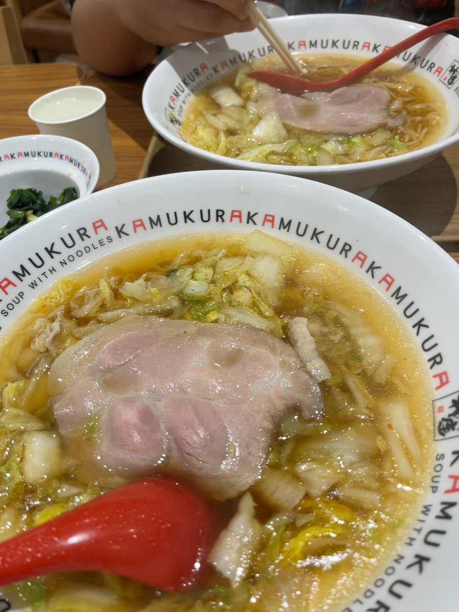 息子と2日目。昔は野菜嫌いでよう食べんかった神座も一緒に行けるようになったな。自分は断絶中は親子連れ見ただけで動悸して行けんかったモールや大型スーパーにもまた行けるようになった。