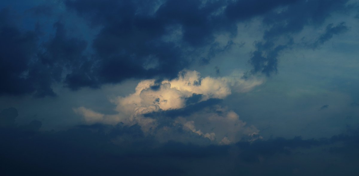 NOTHING_Yukun's tweet image. 📸来自天空⛈️