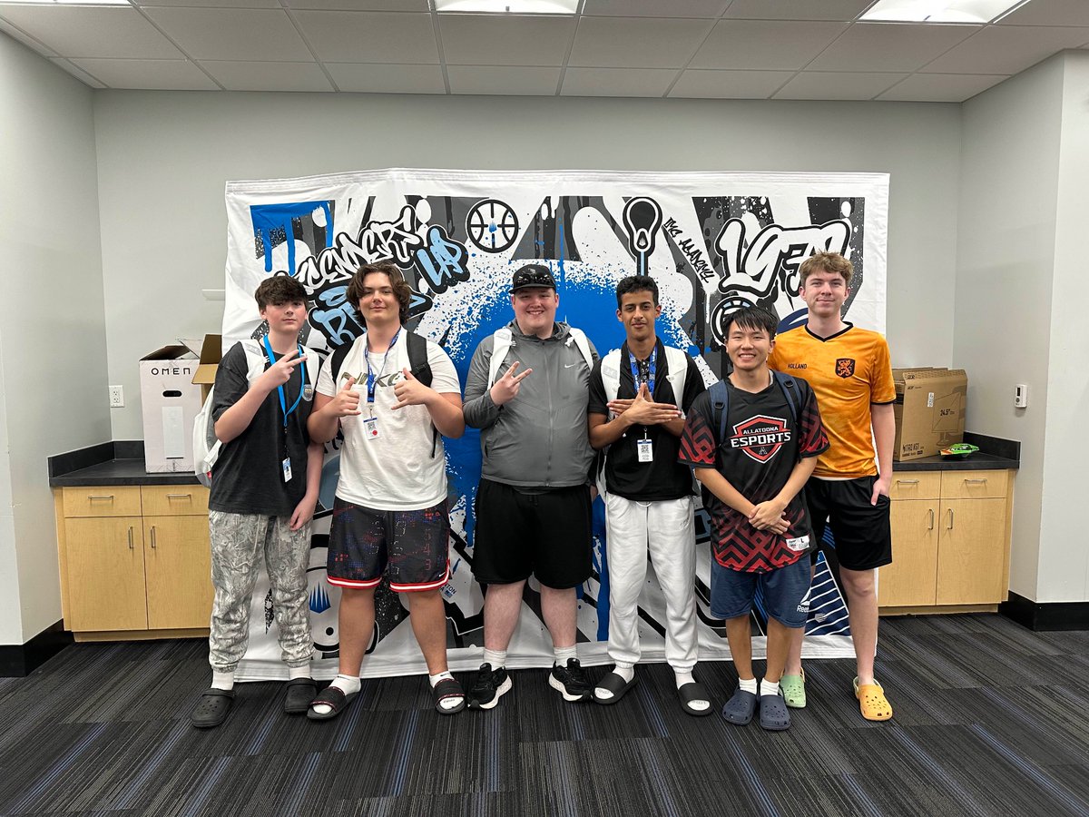 had an AMAZINGGGGG TIME WITH <a href="/1Nawafy/">Nawafy</a> <a href="/yungscythe/">scythe</a> @IceFlamexRL <a href="/NickOnRL/">M80 Nick</a> <a href="/JATRON_RL/">Jatron_RL</a> <a href="/glixh_hunt3r/">glixh_hunt3r</a> <a href="/CoachNadian/">Nathan Cunningham</a>