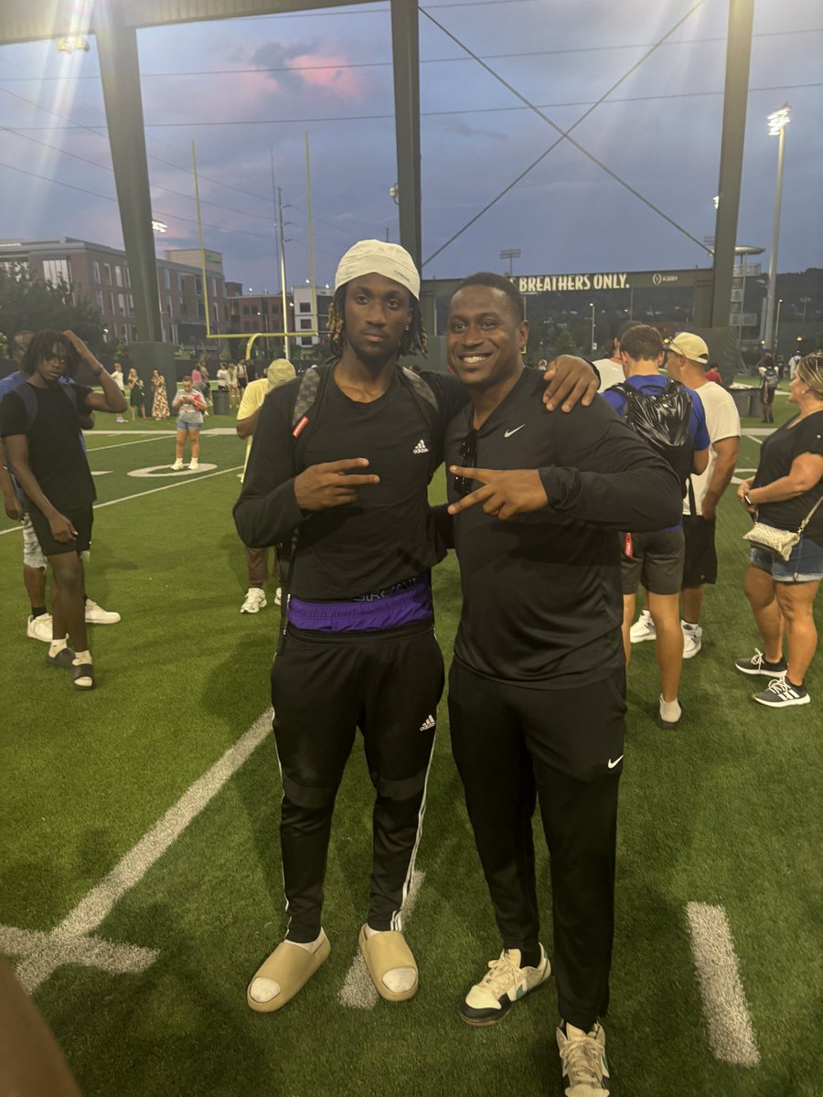 lazayveon lowe (@zlowe18k) on Twitter photo Great day at UAb camp ..blessed <a href="/blakesims/">Blake Sims</a> <a href="/CoachWarren23/">Frank Warren</a> <a href="/mcgavin_conner/">Conner McGavin</a> <a href="/AHParkerFootba1/">A.H. Parker Football</a> Great day at UAb camp ..blessed <a href="/blakesims/">Blake Sims</a> <a href="/CoachWarren23/">Frank Warren</a> <a href="/mcgavin_conner/">Conner McGavin</a> <a href="/AHParkerFootba1/">A.H. Parker Football</a>