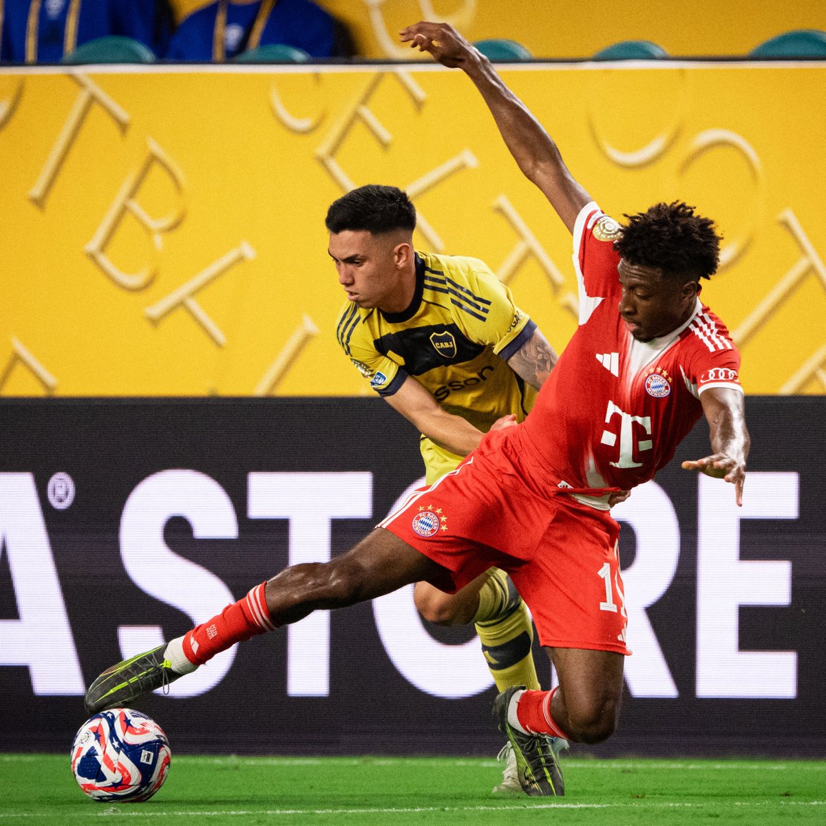 More changes...

On: Sané, Upamecano
Off: Coman, Guerreiro

🌎 67' | #FCBBOCA | 1-1 🏆