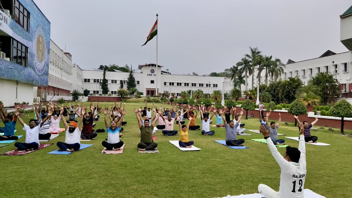 csiriiim's tweet photo. Staff & students at CSIR‑IIIM Jammu celebrated #InternationalYogaDay on 21 June 2025 under this year’s theme ‘Yoga for One Earth, One Health’. A mindful celebration aligning individual wellbeing with planetary harmony. 🌍🙏

#YogaForOneEarthOneHealth #YogaDay2025 #IDY2025 #Yoga #YogaLife #Meditation #Wellness #Namaste #CSIRIIIM #OneEarthOneHealth