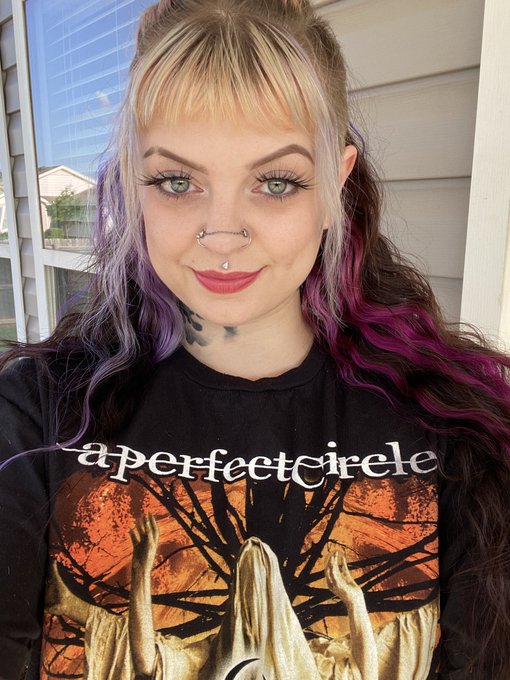 Watch She Devil 😈's leaked NSFW photo on TwXstars