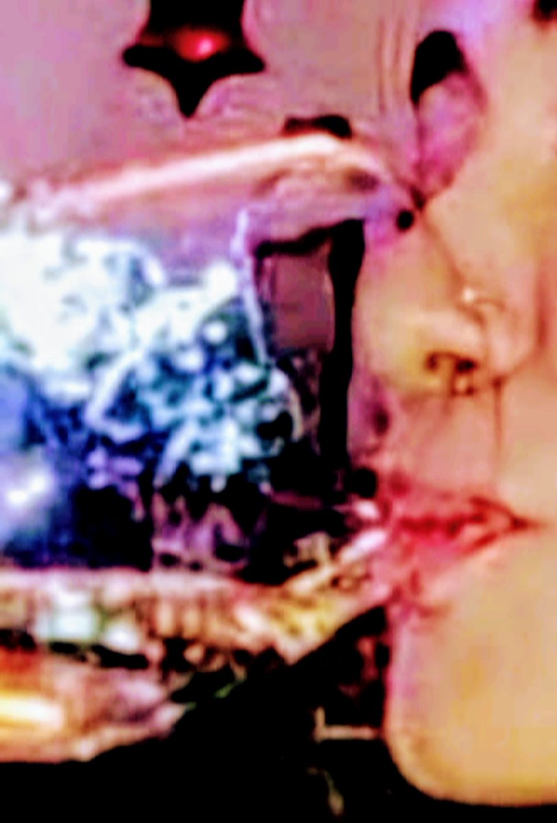 Beber contigo el vino de la vida es disfrutar nuestro amor todos los días, es saber que vida solo hay una y que quiero vivirla contigo hasta el final.
MiAngel 😇