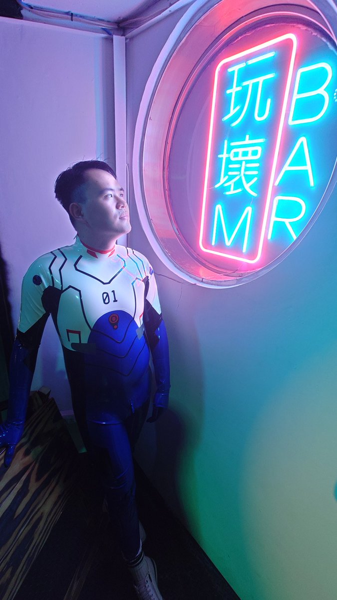 初訪玩壞。空間超讚的！
就是沒有真的破破爛爛有點可惜（？）
<a href="/wanhuai250201/">玩壞bar</a>