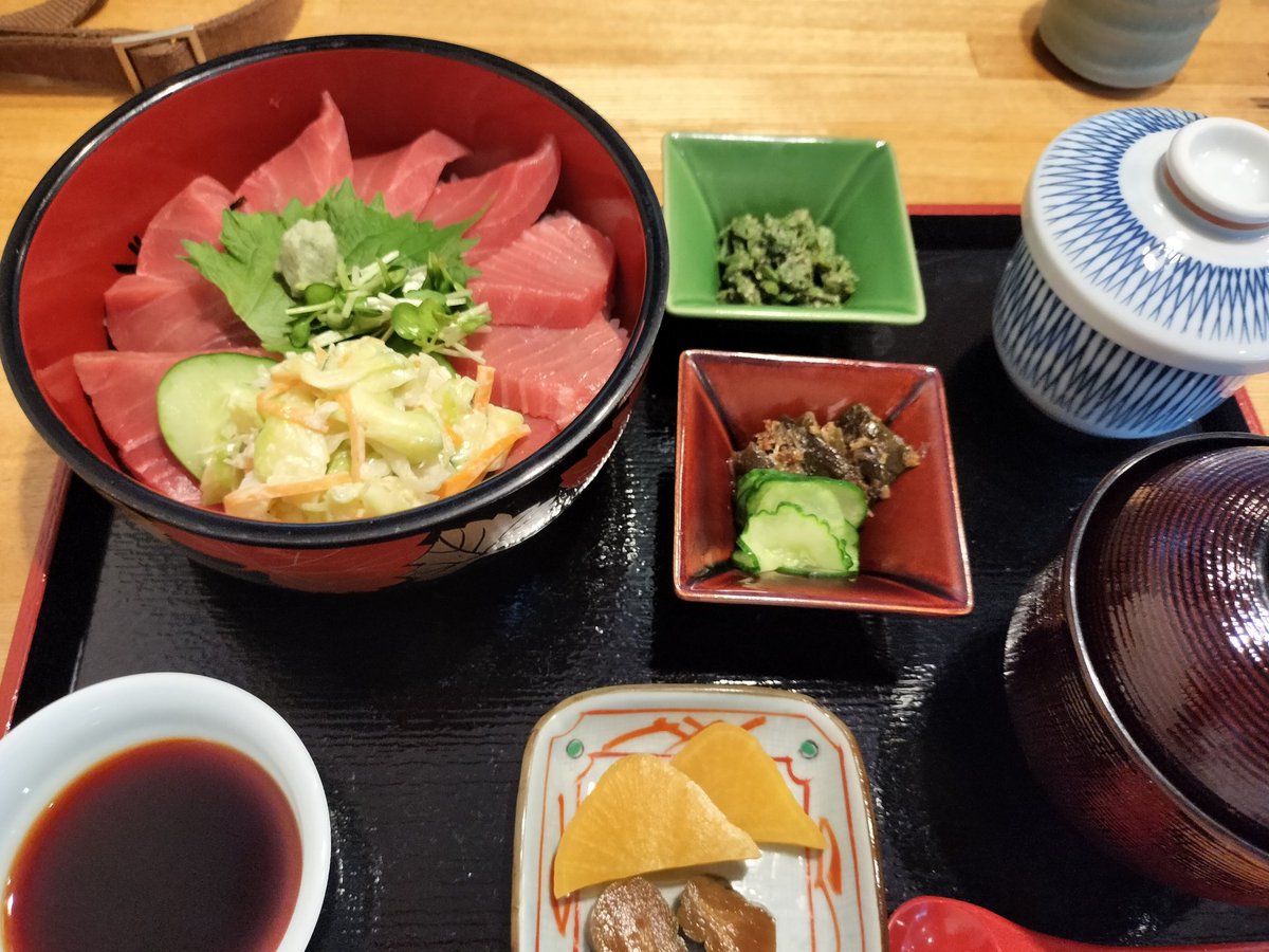 まぐろ丼いただき〜