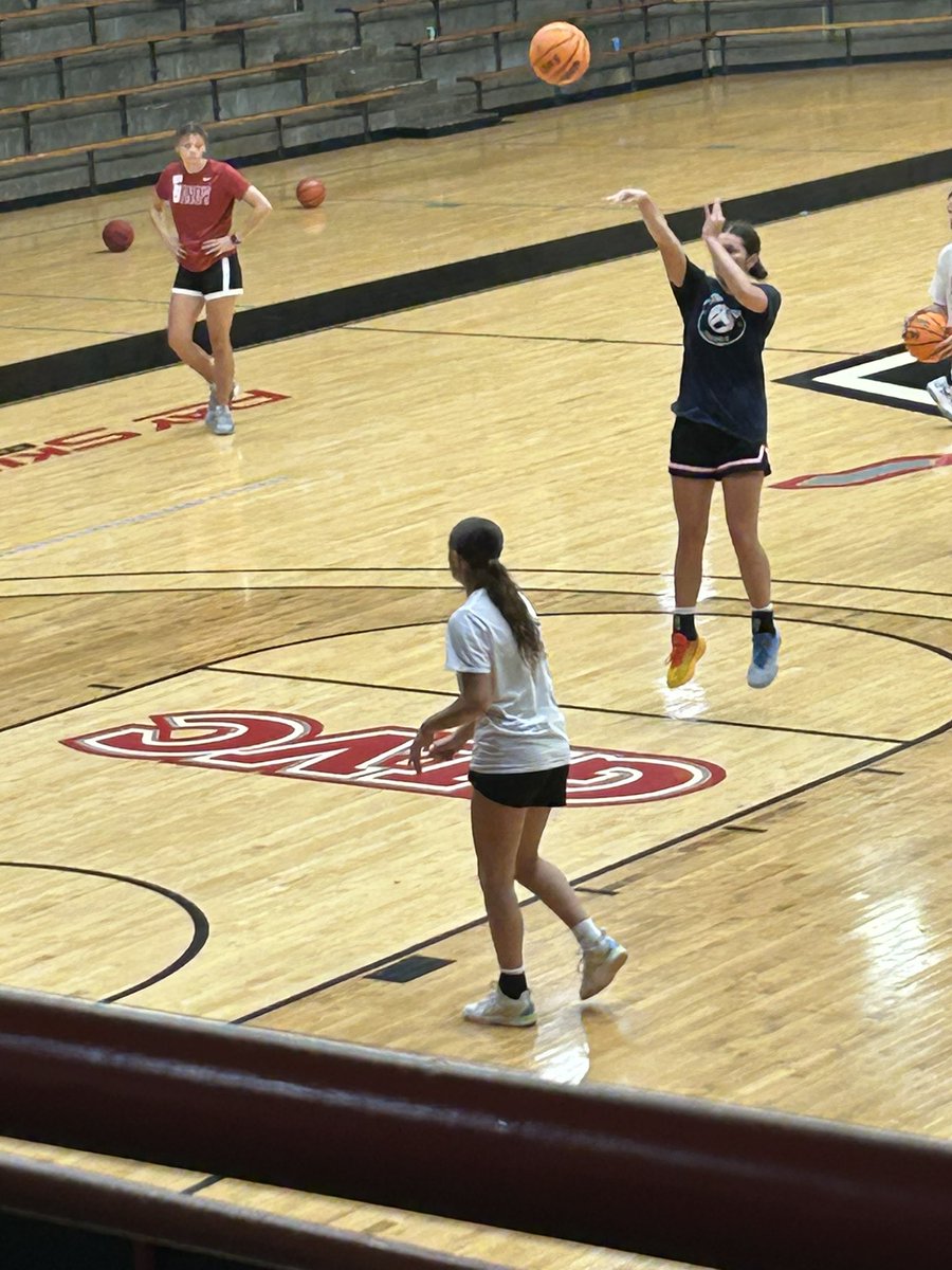 zoeycurry2029's tweet image. Had an amazing day at @UIndyWBB Elite Prospect Camp today!  A big thanks to @J_2_Sharp and all of the team for a great workout!  @WVThunderBlum