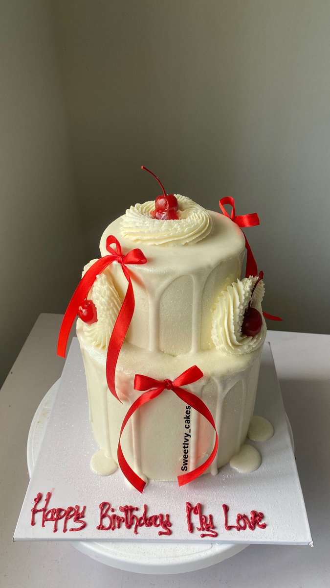 Sweet_ivy_Cakes's tweet photo. I got another order for this design and you can tell I did my best😍
If you need cakes in Calabar, book me please 🧎🏻‍♀️ https://t.co/WKAaJEIUT4