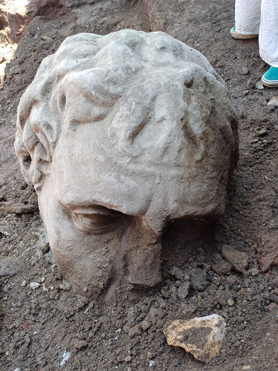 wantedinrome's tweet image. Archaeologists in Rome unearth a large marble head beneath Trajan’s Forum as part of ongoing excavations on Via Alessandrina.