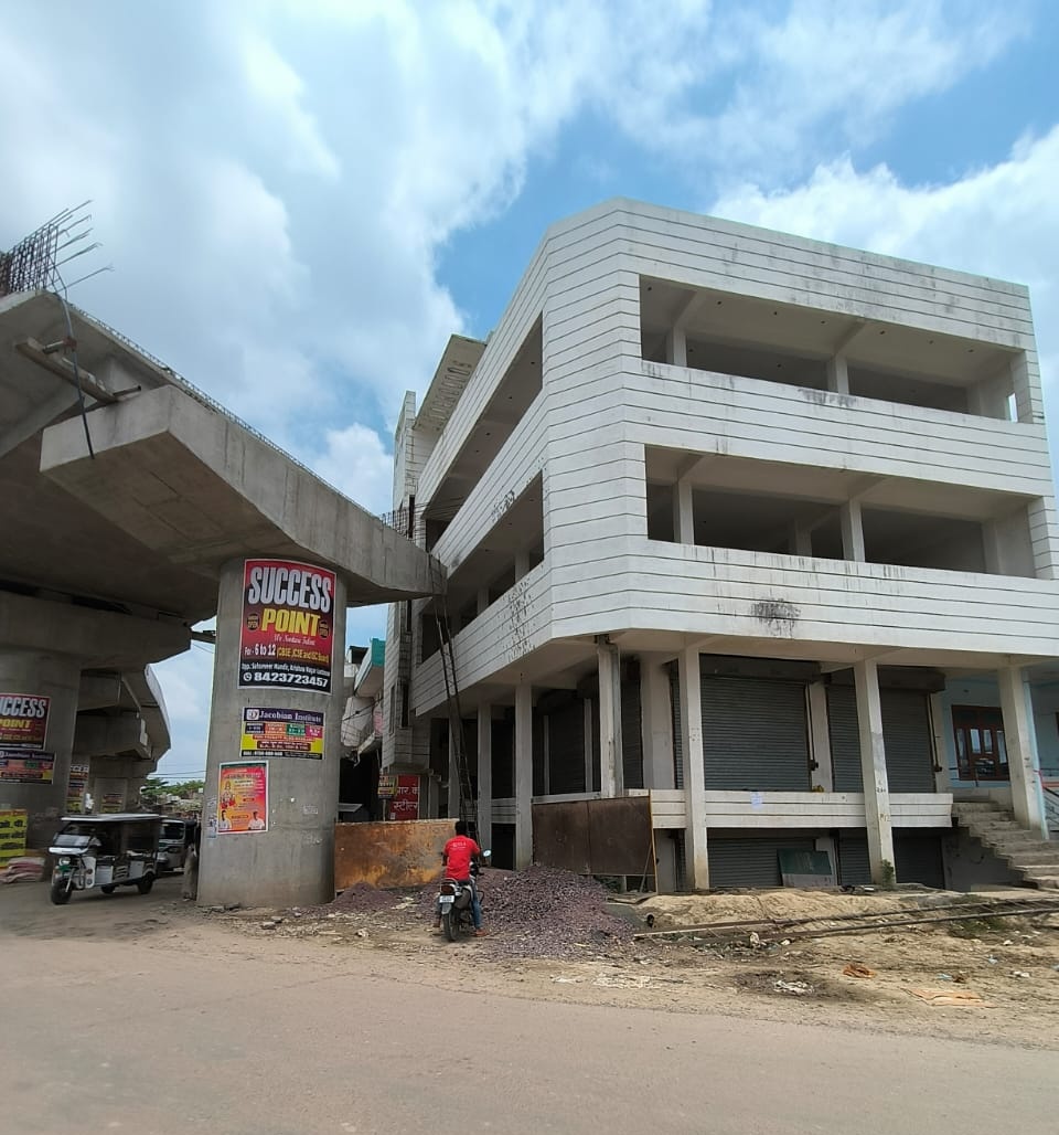 An under-construction over-bridge in UP's Lucknow has hit a snag - a commercial building!