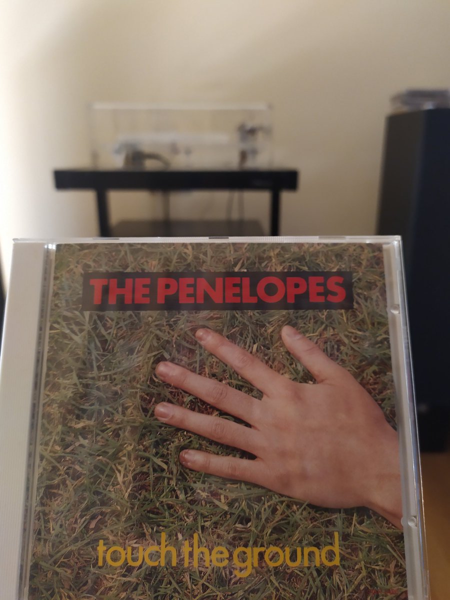 Joyita absoluta de uno de tantos grupos japos que nos maravillaron en los 90's, los Penelopes hasta llegaron a sacar un 7" precioso en Elefant