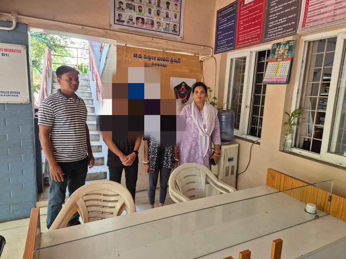 Nayagarh Police (@spnayagarh) on Twitter photo Odagaon PS team has successfully rescued a minor victim girl from Vishakapatnam. She will be handed over to her family after following all procedures.
<a href="/DGPOdisha/">DGP, Odisha</a>
<a href="/odisha_police/">Odisha Police</a>
<a href="/igcrcuttack/">IGP, Central Range Cuttack</a> Odagaon PS team has successfully rescued a minor victim girl from Vishakapatnam. She will be handed over to her family after following all procedures.
<a href="/DGPOdisha/">DGP, Odisha</a>
<a href="/odisha_police/">Odisha Police</a>
<a href="/igcrcuttack/">IGP, Central Range Cuttack</a>