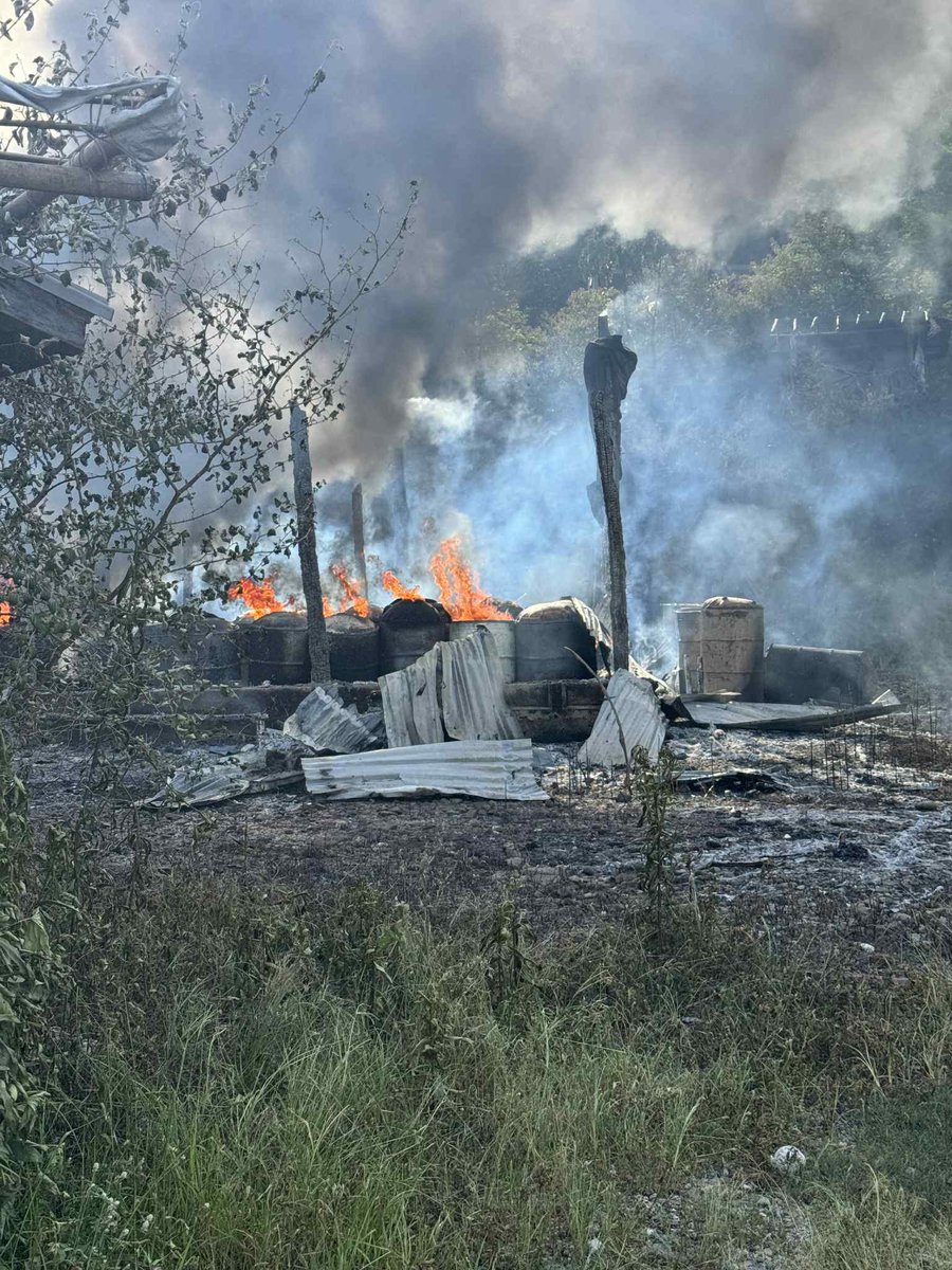 IrrawaddyNews's tweet photo. A Myanmar junta Y12 plane from Tada-U airbase in Mandalay Region dropped three bombs on Saw town in Magwe Region on Saturday, according to the Yaw Alindan activist group.
Photo: Yaw Alindan
#WhatsHappeningInMyanmar https://t.co/PBN5c3C0OV
