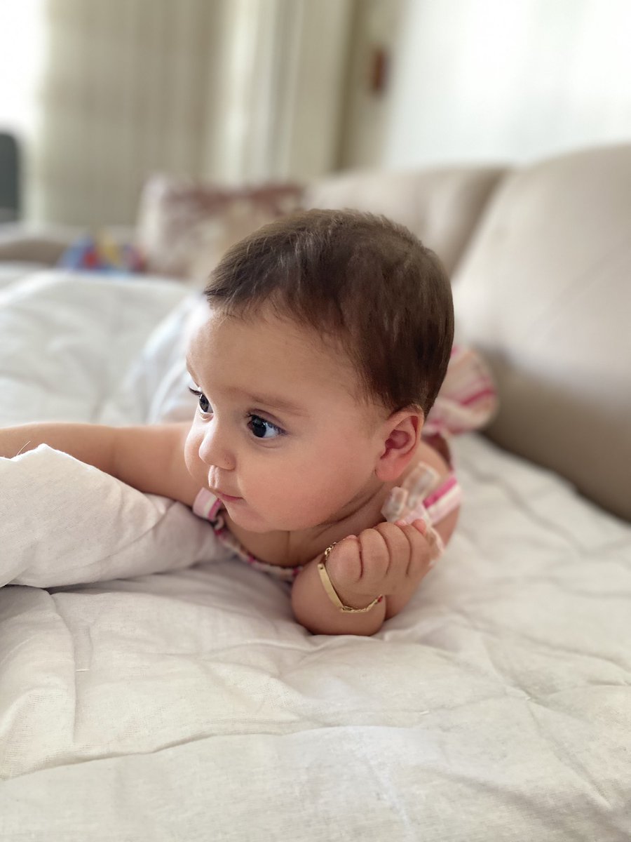 Cilveli pozlar veren dünya güzeli kız çocuğu.❤️
<a href="/tosbikpubg/">Tinkiminki</a> Dileklerimiz kabul oldu. 🤭