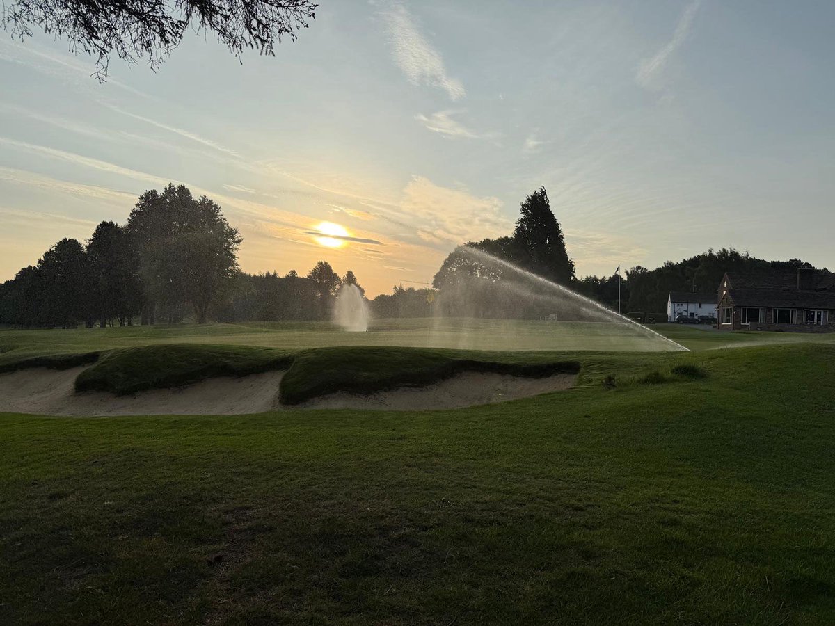 A little helping hand for Mother Nature as we prepared the course for members this morning ☀️ 

Good luck to those playing this weekend

#PrestburyGC #saturday #members #golf #sunshine #northwest