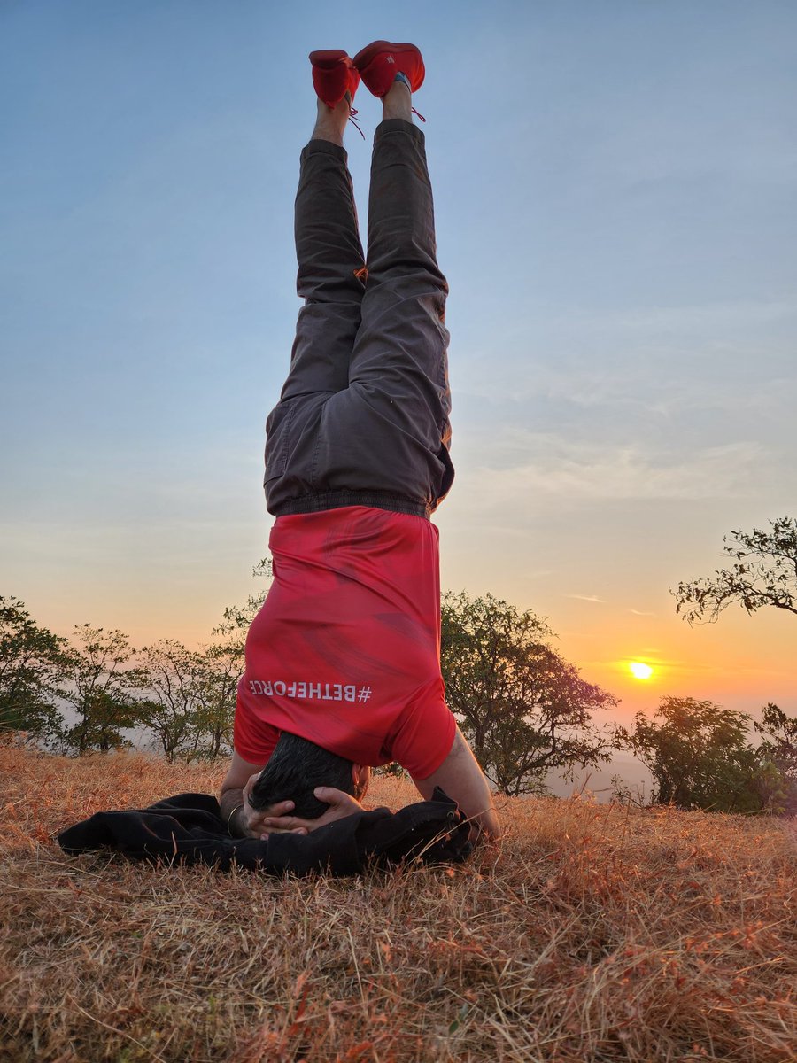 Vishal Gondal (@vishalgondal) on Twitter photo Headstand at sunrise. Stillness in chaos.
Shishas watching. Mind steady.
The future of health isnāt just digital ā itās disciplined.
Balance isnāt found. Itās built.
#WorldYogaDay2025 #InternationalYogaDay2025
<a href="/GOQii/">GOQii</a> <a href="/UHTofficial/">Universal Health Token</a> <a href="/FitIndiaOff/">Fit India Movement</a> Headstand at sunrise. Stillness in chaos.
Shishas watching. Mind steady.
The future of health isnāt just digital ā itās disciplined.
Balance isnāt found. Itās built.
#WorldYogaDay2025 #InternationalYogaDay2025
<a href="/GOQii/">GOQii</a> <a href="/UHTofficial/">Universal Health Token</a> <a href="/FitIndiaOff/">Fit India Movement</a>