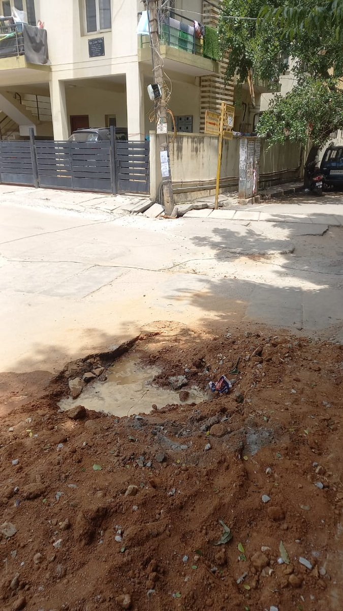 Mallappalyt's tweet photo. Residents of Mallappa layout, Vijaylakshmi lyt, prakurthi, balaji, jyoti ngr, banjara... All hv waited 20 yrs for water, Now every alt days there is leak. Bills are given from Apr'25 but No supply of water as per schedule. https://t.co/ynuaUbcV0o