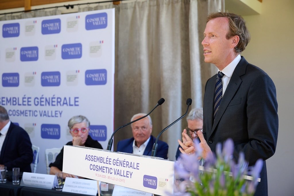 Marc-Antoine JAMET (@ma_jamet) on Twitter photo <a href="/jpgorges/">Jean-Pierre GORGES</a> <a href="/HHuwart/">Harold Huwart</a> <a href="/VigierPhilippe/">Philippe Vigier</a> <a href="/fbonneau/">François Bonneau</a> <a href="/AnneBesnier/">Anne Besnier</a> <a href="/JacquesLEMARE/">Jacques LEMARE</a> Didier Garnier merci aux élus de tout bord fidèles et attachés <a href="/CosmeticValley/">Cosmetic Valley</a> productrice de croissance et d’emplois pour la France 🇫🇷 ! <a href="/jpgorges/">Jean-Pierre GORGES</a> <a href="/HHuwart/">Harold Huwart</a> <a href="/VigierPhilippe/">Philippe Vigier</a> <a href="/fbonneau/">François Bonneau</a> <a href="/AnneBesnier/">Anne Besnier</a> <a href="/JacquesLEMARE/">Jacques LEMARE</a> Didier Garnier merci aux élus de tout bord fidèles et attachés <a href="/CosmeticValley/">Cosmetic Valley</a> productrice de croissance et d’emplois pour la France 🇫🇷 !