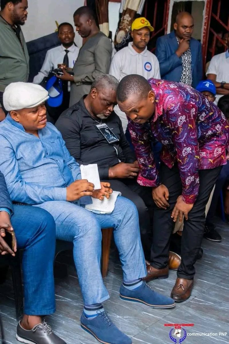 Yves Buya (@yvesbuya1) on Twitter photo #UDPS :L'OPPOSANT Jean-Marc <a href="/kabund_jmkkrock/">Jean Marc KABUND-A-KABUND</a> , a rendu visite hier vendredi 20 à la famille de Kabasele Wapanga membre de L'Udps TSHISEKEDI, son ancien compagnon de lutte, décédé il y a quelques jours à Kinshasa. #UDPS :L'OPPOSANT Jean-Marc <a href="/kabund_jmkkrock/">Jean Marc KABUND-A-KABUND</a> , a rendu visite hier vendredi 20 à la famille de Kabasele Wapanga membre de L'Udps TSHISEKEDI, son ancien compagnon de lutte, décédé il y a quelques jours à Kinshasa.