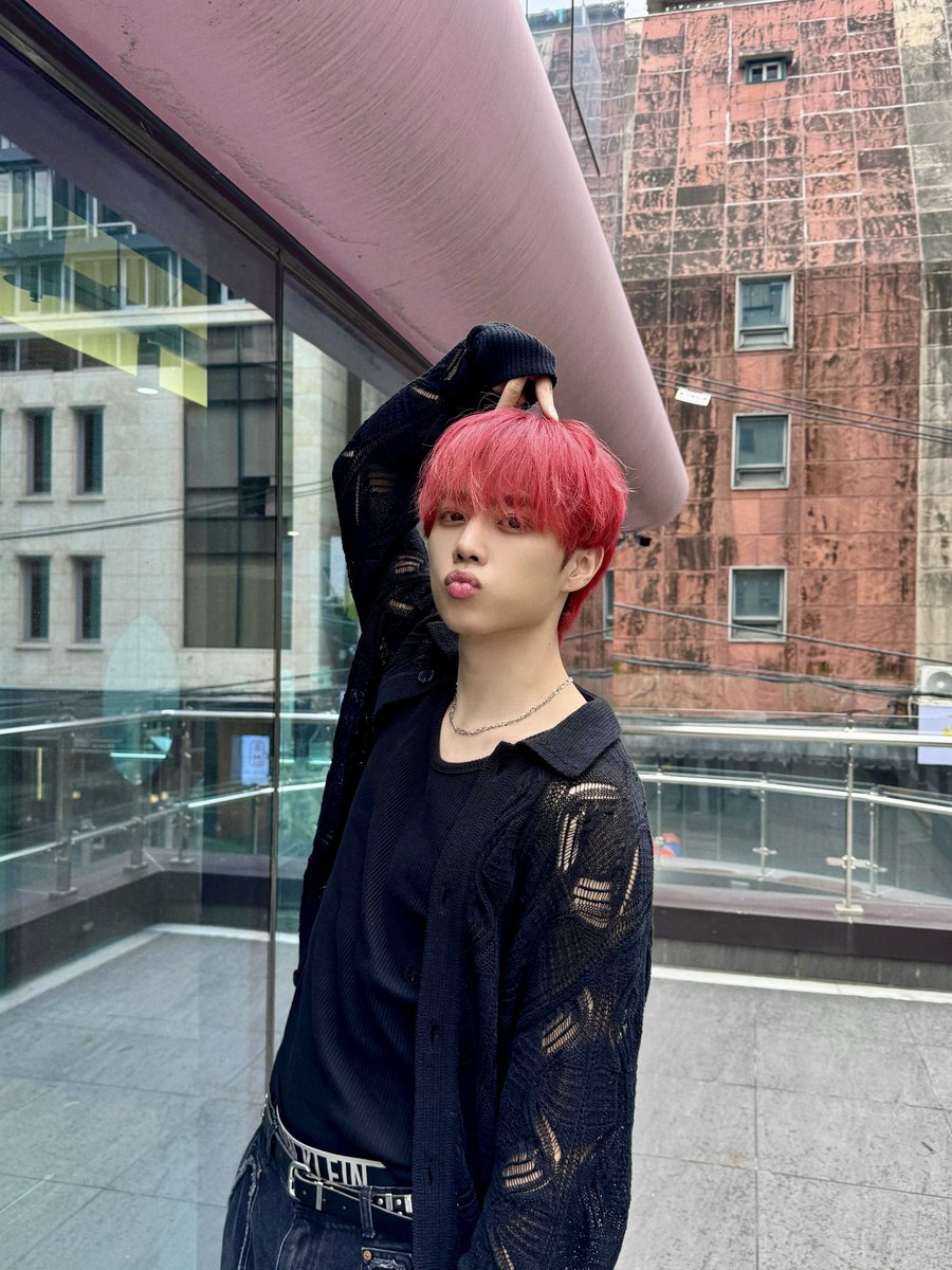 THEBOYZ_officl's tweet image. [📸] 선우 브링그린 영상통화 사인회 완료🍓 브링그린과 함께라서 더 특별하게 느껴지는 하루🌿

#THEBOYZ #더보이즈
#SUNWOO #선우