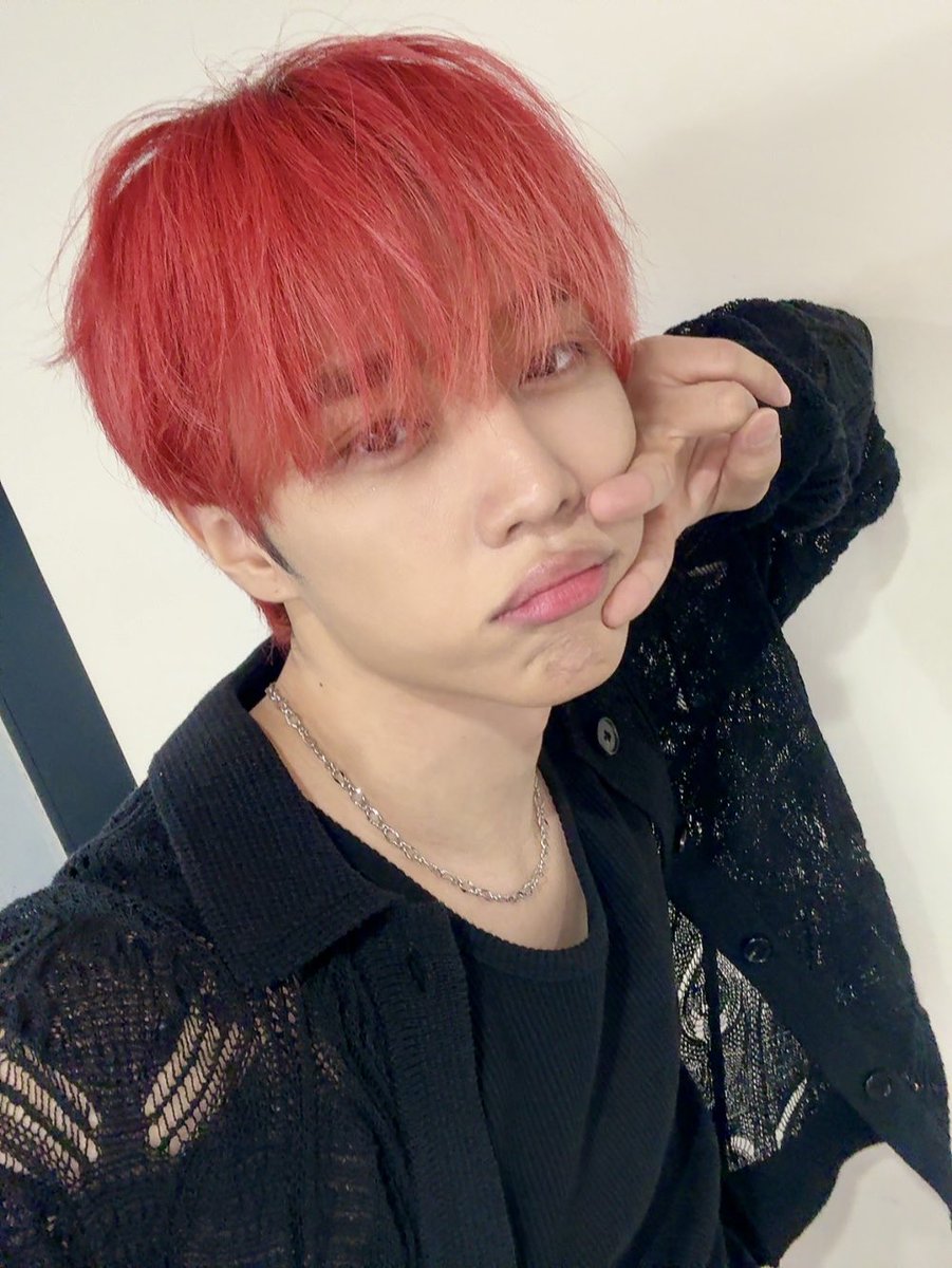 THEBOYZ_officl's tweet image. [📸] 선우 브링그린 영상통화 사인회 완료🍓 브링그린과 함께라서 더 특별하게 느껴지는 하루🌿

#THEBOYZ #더보이즈
#SUNWOO #선우