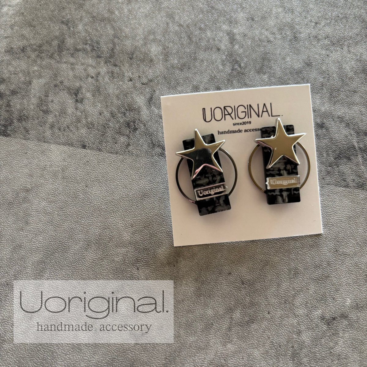 Uoriginal_2019's tweet photo. ᴺᴱᵂ𖤐

シルバーの星モチーフが目を引く、
モノトーン×メタルのクールなデザイン。
mirrorのロゴプレートがアクセント。
遊び心と個性をプラスしてくれる一点です。

☑︎ 軽量で着け心地も◎
☑︎ カジュアルにもモードにも

🎪次回イベント情報🎪
▶7月17日→てくてく。

#ハンドメイドピアス https://t.co/FJyYOPUYCH