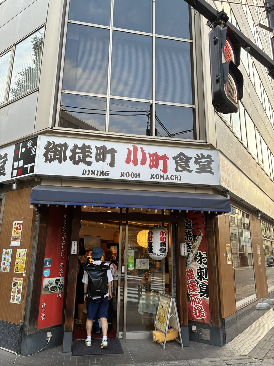 昨晩はelemogありがとうございました〜！DJの評判もなんか良かったっぽくて嬉しさの中にあります。初御徒町食堂も決めれて嬉しかった。そして飲み過ぎた