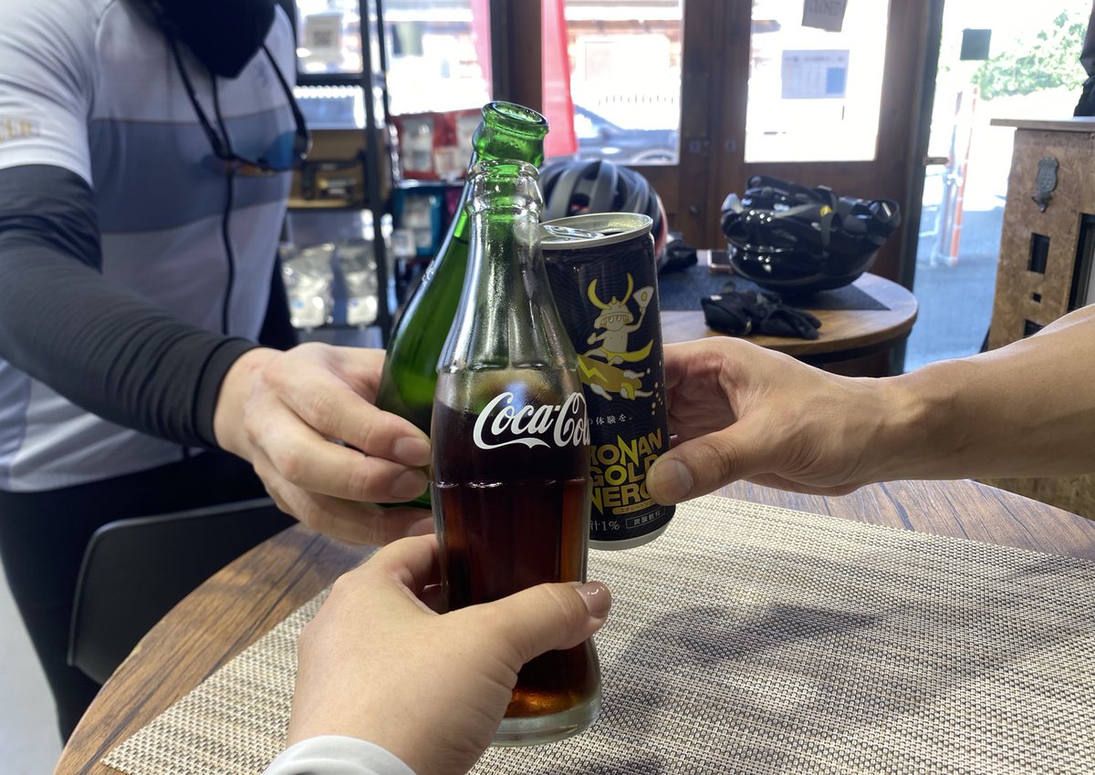 宮ヶ瀬に下りて、TRYCLEさんへ。
カフェは終わっちゃってたので、コーラで乾杯🥂