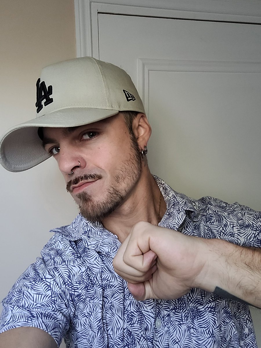 Mr_cat_off's tweet photo. Il fait beau et chaud aujourd'hui !!! Bien envi de faire des cam ou du contenu perso pour vous 🥵🥵🥵 https://t.co/6A3u4QunKR