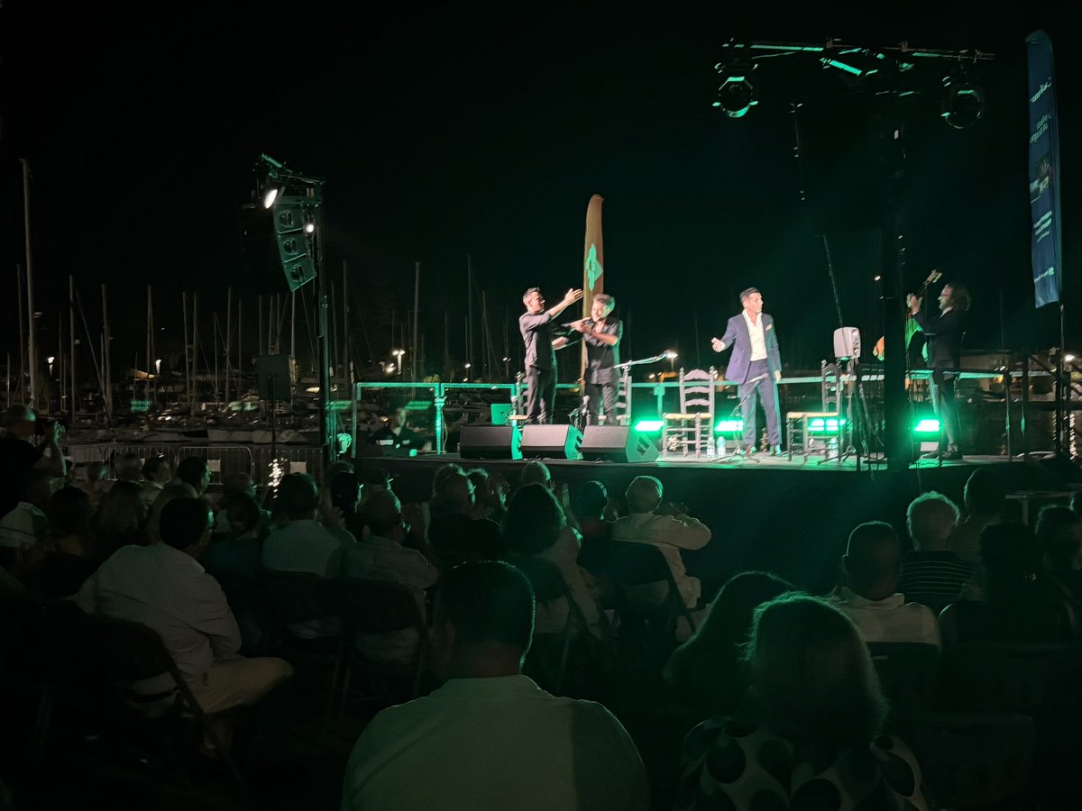 puertodemotril's tweet image. 🎶✨ ¡Noche mágica de duende y arte! @puertodemotril acogió por cuarto año consecutivo una maravillosa velada flamenca con la actuación de David Carpio, al cante; José Gálvez a la guitarra; y Juan Diego Valencia y Javier Peña, a las palmas. “Alegato del Cante de Jerez”