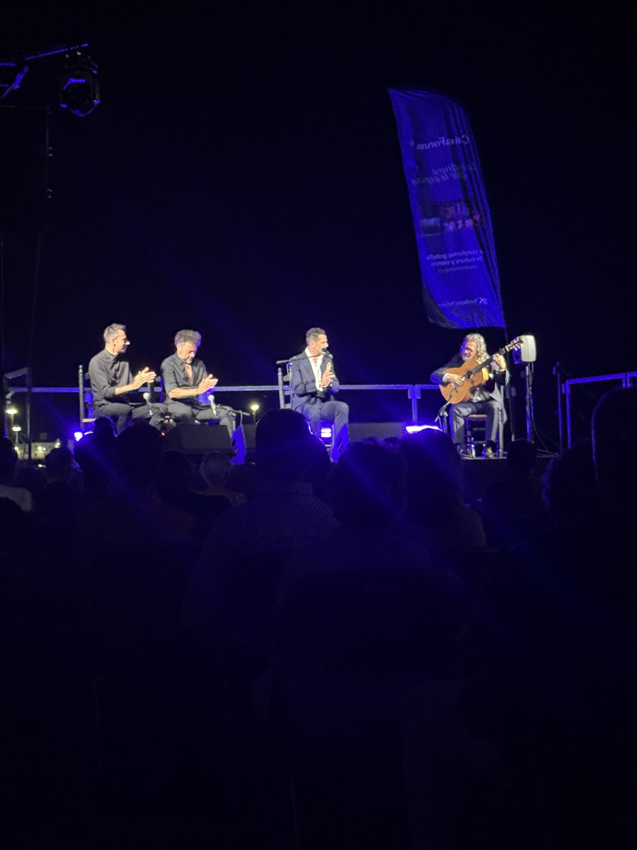 puertodemotril's tweet image. 🎶✨ ¡Noche mágica de duende y arte! @puertodemotril acogió por cuarto año consecutivo una maravillosa velada flamenca con la actuación de David Carpio, al cante; José Gálvez a la guitarra; y Juan Diego Valencia y Javier Peña, a las palmas. “Alegato del Cante de Jerez”