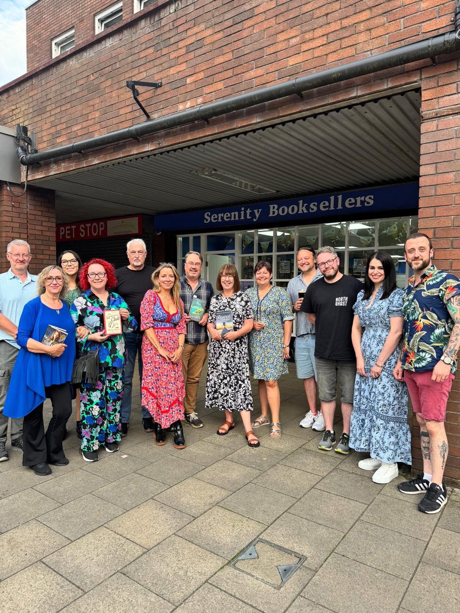 What a wonderful night at @serenitybooksellers books for the latest Noir at the Bookshop and Bar Stockport! Thanks to everyone who came along, and for buying books!!

Plans are already in the works for the next—details soon!

Who would YOU like to see read at the next one?