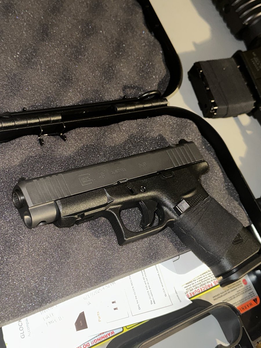 Tacticaljavi999's tweet image. Truly love Glocks new finish🔥looks sick &amp;amp; easier to rack compared to the slick finish #Glock #Glock48 #Glock48MOS #Glockinc #999forever #Tactical #Pro2a #America #USA