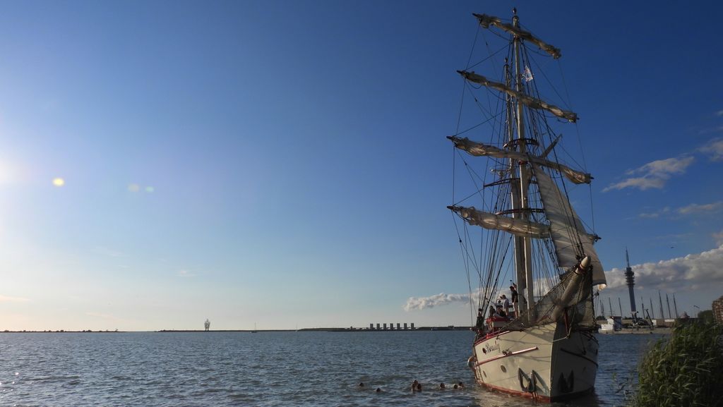 ☀️ #HITTEGOLFTIP: Zoek verkoeling op het water! 🌊

Zondag 22 juni organiseren we weer een Individuele Zeilbelevenis 
🔥 Terwijl de hitte op het land blijft hangen, vind je bij ons de perfecte afkoeling op én in het water.
📅 Meld je aan via: bit.ly/4kR8k2h