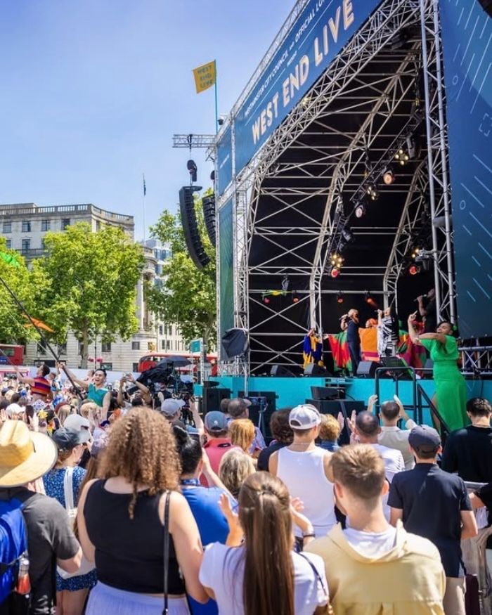 theatrechannel's tweet image. It’s West End LIVE weekend and it’s going to be a scorcher! ☀️🎭 Who’s heading down to soak up the sun and showtunes? Don’t forget your sun cream! 😎🎶 #WestEndLIVE #TheatreChannel #StageInTheSun
