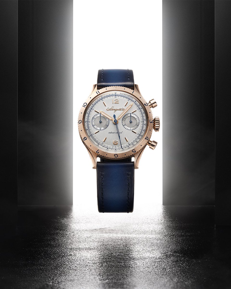 MontresBreguet's tweet image. With its 38.3 mm case, the exact size of the original 1955 model, and a brushed silver dial discreetly stamped 'Ag925'. 
The new Type XX 2075 Limited Edition reclaims its roots with precision and style.
Timeless in size. Bold in spirit.

#Breguet250 #TypeXX