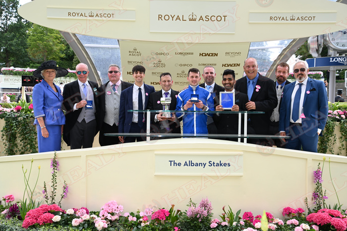 Pat Healy (@patcashhealy) on Twitter photo Royal Ascot 20-June-2025
Venetian Sun (Starman) and <a href="/CliffordleexLee/">Clifford Lee</a> win Albany for owners Tony Bloom & Ian McAleavy and trainer <a href="/karl_burke/">Karl Burke</a> with groom Omkar Dinesh.
(c)healyracing.ie Royal Ascot 20-June-2025
Venetian Sun (Starman) and <a href="/CliffordleexLee/">Clifford Lee</a> win Albany for owners Tony Bloom & Ian McAleavy and trainer <a href="/karl_burke/">Karl Burke</a> with groom Omkar Dinesh.
(c)healyracing.ie