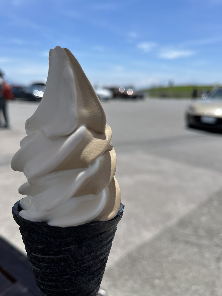 今シーズン2度目のビーナスライン⛰️
だいぶ緑が多くなって来ました。
それにしても、風の涼しさといい、まさに天国です✨
そして、霧ソフトが美味しい季節になりました🍦