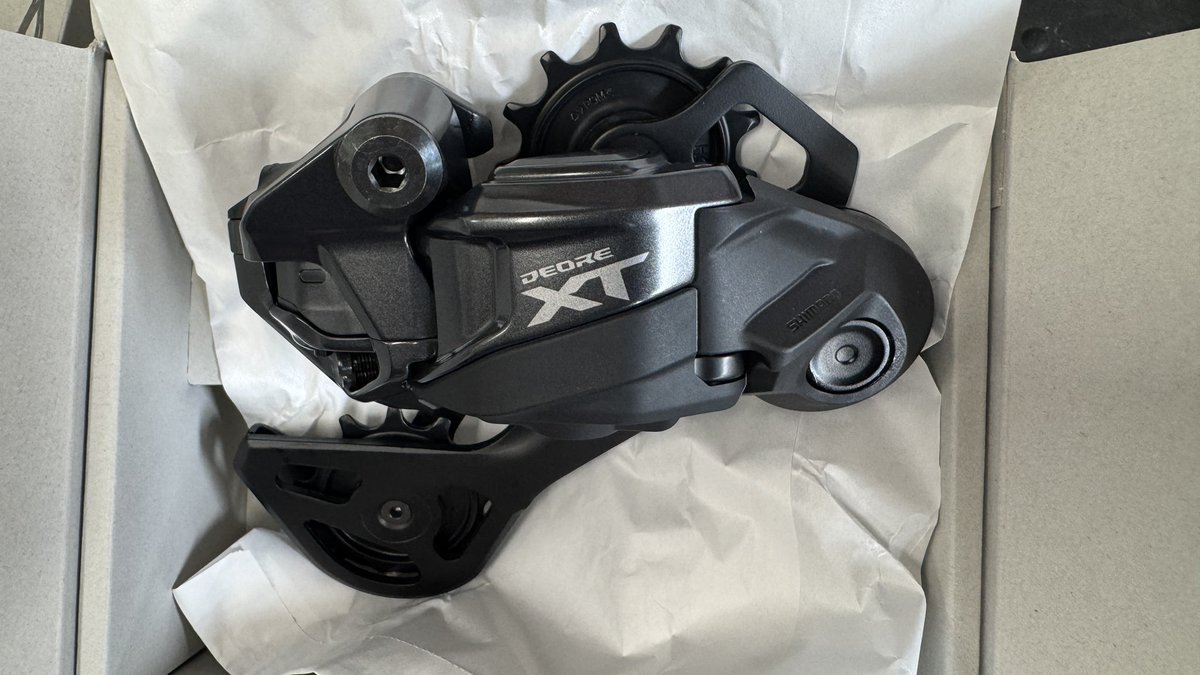 cspopeye's tweet photo. 当店にもDEORE XT Di2やってきました😊
お客様の素敵なカスタムはじめます✨
このRDには夢が詰まってます✨
#shimano #deorext #shimanoxtr #グラベルカスタム https://t.co/UG6GawzgoC