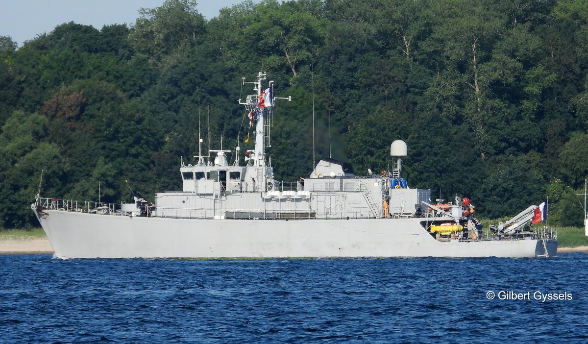 French Tripartite-class minehunter FS  L'AIGLE  M 647  coming into Kiel ( Germany ) June 20, 2025. SNMCMG 1 <a href="/WarshipCam/">WarshipCam</a>,<a href="/seawaves_mag/">SeaWaves Magazine</a>,<a href="/UKForcesTracker/">UK Forces Tracker</a>