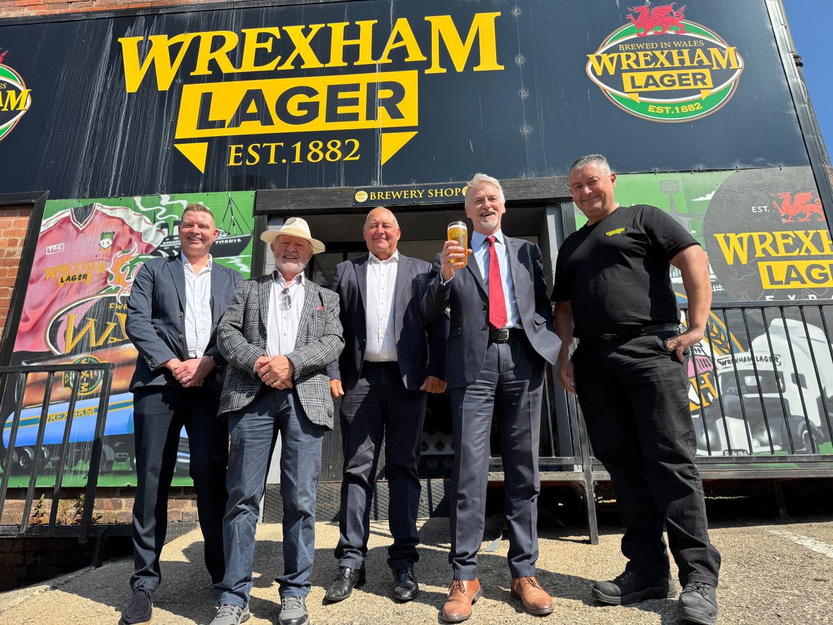 Llywodraeth Cymru Cefn Gwlad (@llccefngwlad) on Twitter photo Cafodd y Dirprwy Brif Weinidog, @Huw4Ogmore hwyl wrth ymweld â <a href="/WXM_Lager/">Wrexham Lager</a> lle clywodd sut mae'r brand eiconig hwn o Gymru yn mynd o nerth i nerth gartref a thramor.
Diolch am y croeso cynnes – a phob lwc wrth i chi adeiladu ar eich llwyddiant! 🍻 Cafodd y Dirprwy Brif Weinidog, @Huw4Ogmore hwyl wrth ymweld â <a href="/WXM_Lager/">Wrexham Lager</a> lle clywodd sut mae'r brand eiconig hwn o Gymru yn mynd o nerth i nerth gartref a thramor.
Diolch am y croeso cynnes – a phob lwc wrth i chi adeiladu ar eich llwyddiant! 🍻