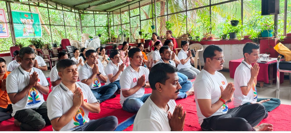 '11th International Day of Yoga ' was celebrated on 21 Jun 2025 at Divisional level  under Mumbai Region. All Officers and Officials participated in rejuvenating Yoga session.
#IDY2025 #indiapostoffice