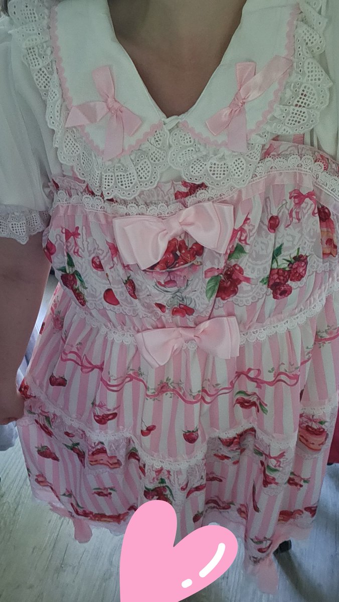 Bon week-end à tous ! 🩷
Bon courage pour affronter cette chaleur, pensez à boire régulièrement ! 💦
Mettez vos animaux à l'abri a l'intérieur avec de l'eau a disposition. 🐕🐈
Pour moi c'est journée sur Paris et cinéma pour voir le Live Action Dragon ! 🖤