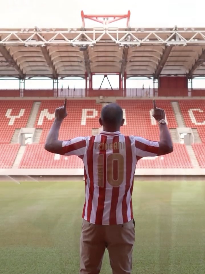 Ω ΘΕΟΙ 🥹 Ο ΜΑΓΟΣ ΜΕ ΤΗΝ ΕΠΕΤΕΙΑΚΗ ΣΠΙΤΙ ΜΑΣ ❤️

ΣΠΙΤΙ ΤΟΥ ❤️

#OlympiacosFC 

(Credits <a href="/olympiacosfc/">Olympiacos FC</a>)