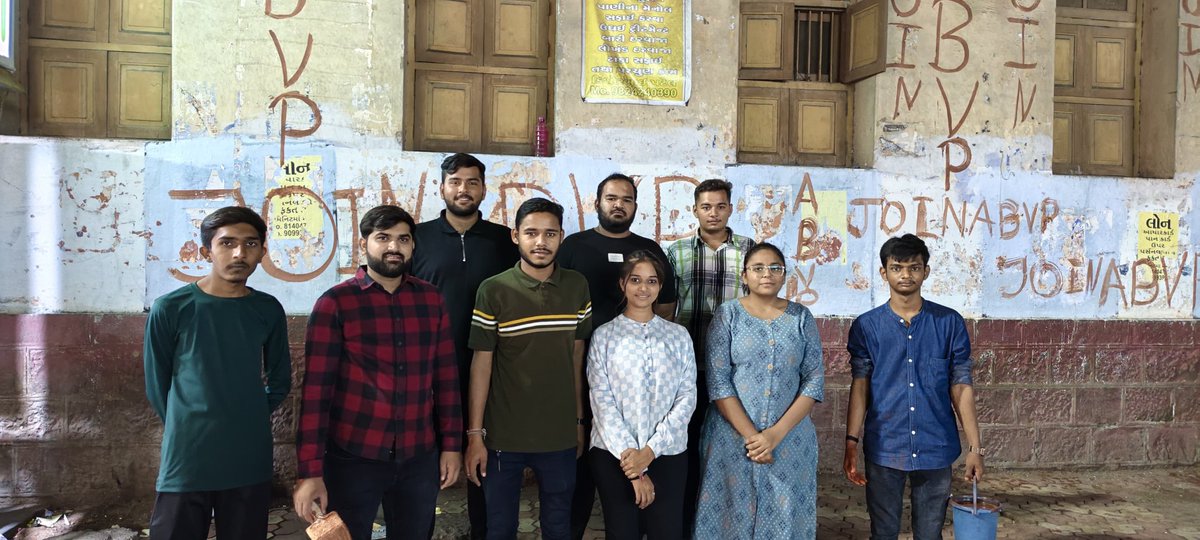 ABVP_Rajkot's tweet image. #ABVPRajkot દ્વારા સદસ્યતા અભિયાનને લઈને ત્રિકોણ બાગ ખાતે પ્રચાર પ્રસાર માટે વોલ પેઇન્ટિંગ નું આયોજન કરવામાં આવ્યું..

#ABVPRajkot #abvpgujarat #abvpvoice #JoinABVPGJ #JoinABVP