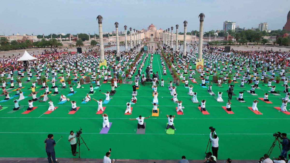 NeerajSinghSays's tweet image. 🧘‍♂️✨ ११वाँ अंतर्राष्ट्रीय योग दिवस | लखनऊ ✨🧘‍♀️
२१ जून २०२५ को आयोजित भव्य योग कार्यक्रम सफलतापूर्वक सम्पन्न हुआ।

इस आयोजन की शोभा बढ़ाने के लिए हमारे मुख्य अतिथि आदरणीय श्री धर्मपाल जी सहित अन्य गणमान्य अतिथियों की उपस्थिति और मार्गदर्शन के लिए हम हृदय से आभार व्यक्त करते हैं।