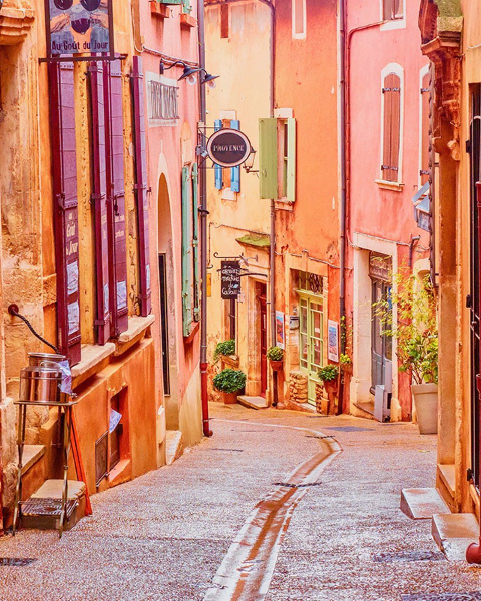 ⭐️İz Bırakan Yolculuklar 
📍 Provence: Lavanta Bahçelerinden Michelin Sofralarına
💜 Fransa’nın güneyinde, mor lavanta tarlalarıyla çevrili, renklerin ve kokuların büyülediği bir yaz keşfi…

l8r.it/BqEa

#İzBırakanYolculuklar #JulesVerneTravel