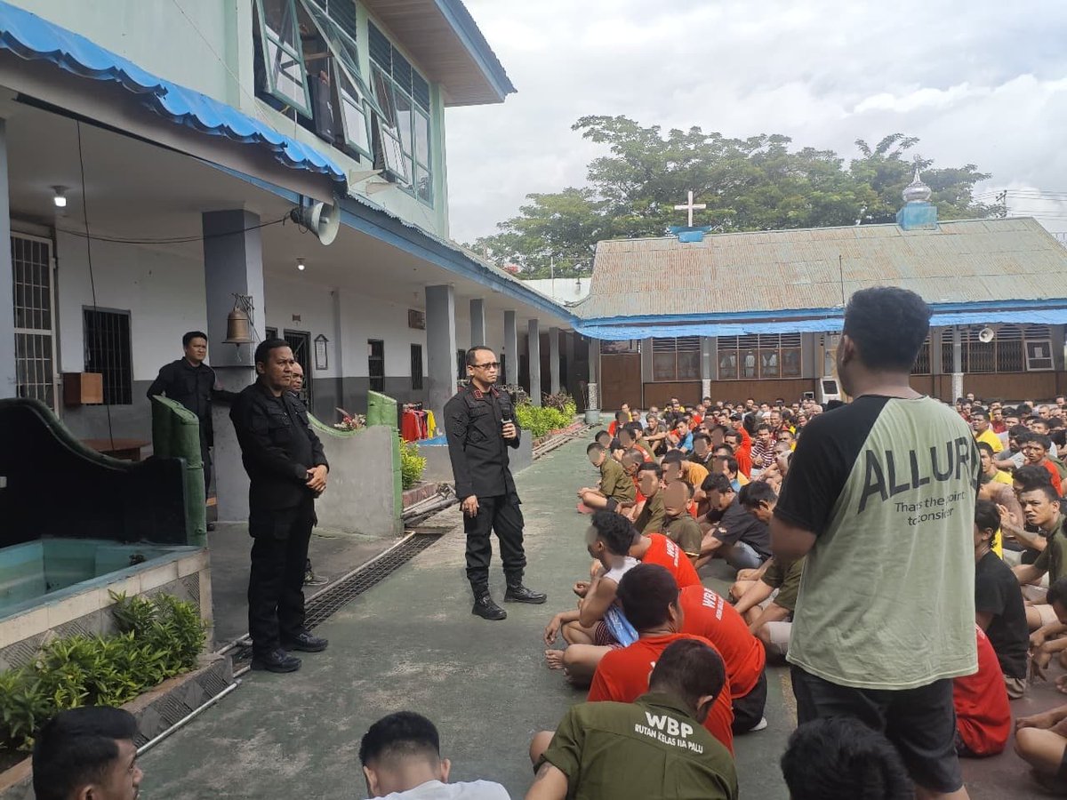 palu_rutan's tweet photo. Karutan Palu Sampaikan Pengarahan kepada Warga Binaan, Ajak untuk Selalu Taat pada Aturan yang Berlaku

HUMAS RUTAN PALU  
#kemenimipas 
#pemasyarakatan 
#guardandguide 
#humasimipas #infoimipas
https://t.co/L6n3ojXuJz https://t.co/ESHeA335uW