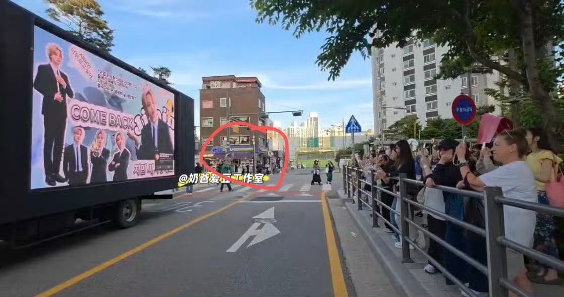 Army~ We'll stop at the hybe side check-in point! See you at 2 o'clock 😉