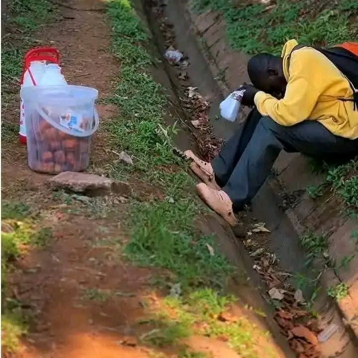 Men suffer alot in silence. My babes msikufe stress nikiwa. Share your struggles here tusaidiane. #MasculinitySaturday